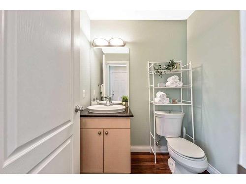 141 Woodborough Terrace Sw, Calgary, AB - Indoor Photo Showing Bathroom