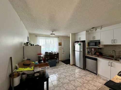 68 Macewan Drive Nw, Calgary, AB - Indoor Photo Showing Kitchen