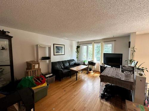 68 Macewan Drive Nw, Calgary, AB - Indoor Photo Showing Living Room