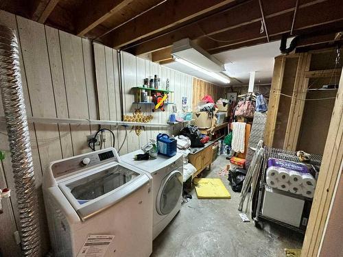 68 Macewan Drive Nw, Calgary, AB - Indoor Photo Showing Laundry Room