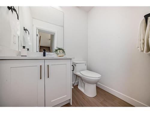 1401 19 Avenue Nw, Calgary, AB - Indoor Photo Showing Bathroom