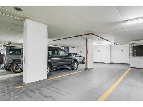 3509-1122 3 Street Se, Calgary, AB - Indoor Photo Showing Garage