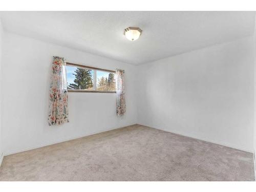 110 Hunterbrook Place Nw, Calgary, AB - Indoor Photo Showing Other Room