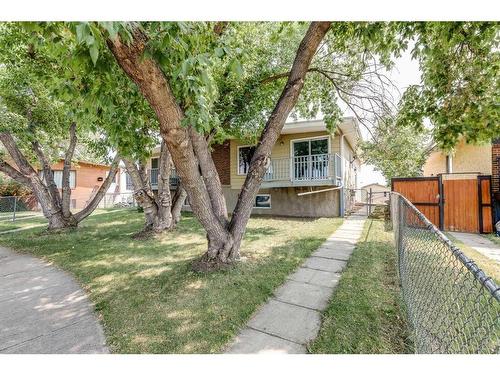 110 Hunterbrook Place Nw, Calgary, AB - Outdoor