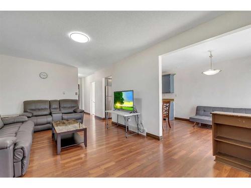 110 Hunterbrook Place Nw, Calgary, AB - Indoor Photo Showing Living Room