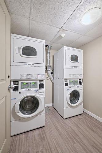 102-1820 9 Street Sw, Calgary, AB - Indoor Photo Showing Laundry Room