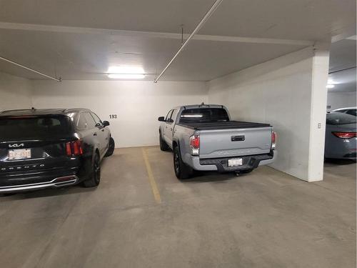 907-930 16 Avenue Sw, Calgary, AB - Indoor Photo Showing Garage