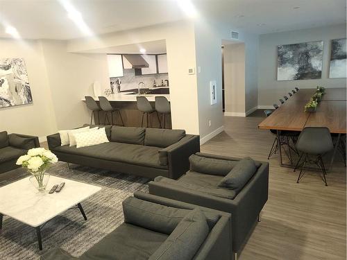 907-930 16 Avenue Sw, Calgary, AB - Indoor Photo Showing Living Room