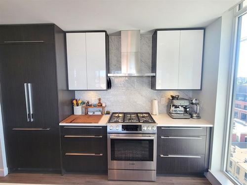 907-930 16 Avenue Sw, Calgary, AB - Indoor Photo Showing Kitchen