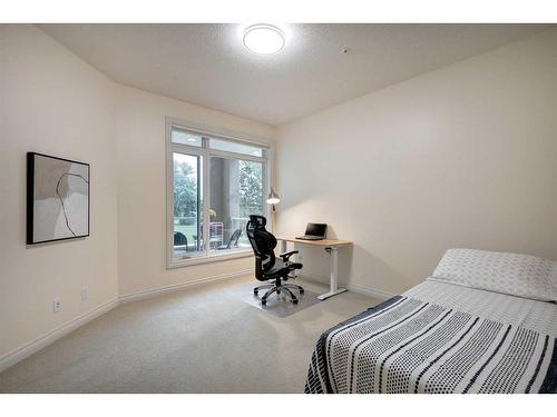 1208-24 Hemlock Crescent Sw, Calgary, AB - Indoor Photo Showing Bedroom