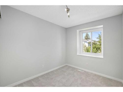 8-4810 40 Avenue Sw, Calgary, AB - Indoor Photo Showing Other Room