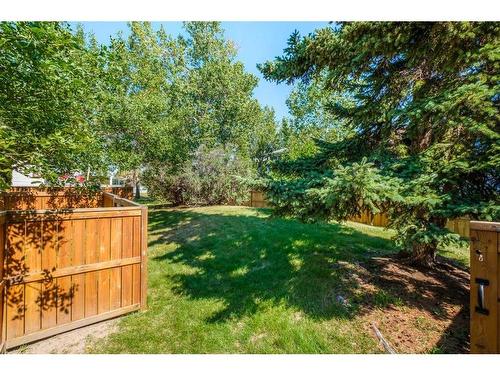 8-4810 40 Avenue Sw, Calgary, AB - Outdoor