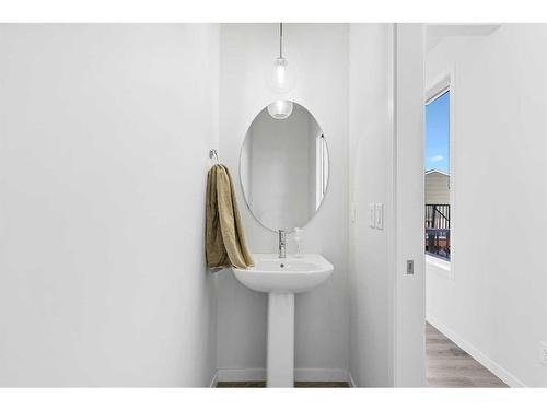 300 Dawson Drive, Chestermere, AB - Indoor Photo Showing Bathroom