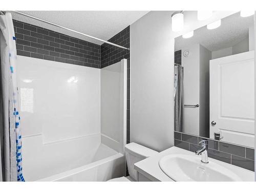 300 Dawson Drive, Chestermere, AB - Indoor Photo Showing Bathroom