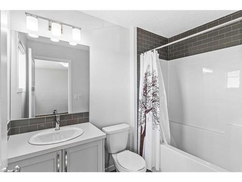 300 Dawson Drive, Chestermere, AB - Indoor Photo Showing Bathroom