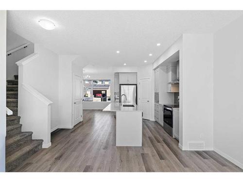 300 Dawson Drive, Chestermere, AB - Indoor Photo Showing Kitchen