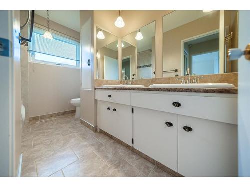 5251 Barron Drive Nw, Calgary, AB - Indoor Photo Showing Bathroom