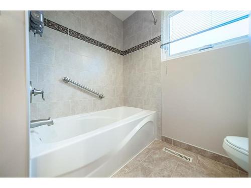 5251 Barron Drive Nw, Calgary, AB - Indoor Photo Showing Bathroom