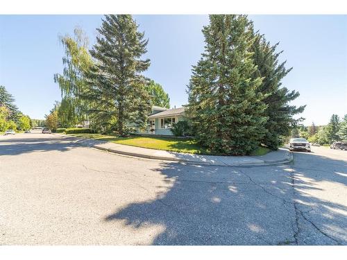 5251 Barron Drive Nw, Calgary, AB - Outdoor