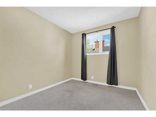 135 Rundleview Drive Ne, Calgary, AB - Indoor Photo Showing Other Room