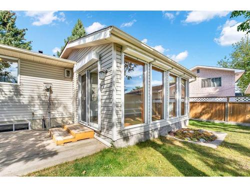 135 Rundleview Drive Ne, Calgary, AB - Outdoor