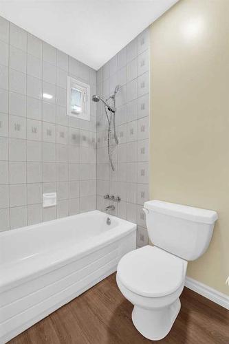 135 Rundleview Drive Ne, Calgary, AB - Indoor Photo Showing Bathroom