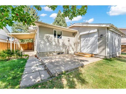 135 Rundleview Drive Ne, Calgary, AB - Outdoor