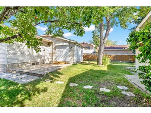 135 Rundleview Drive Ne, Calgary, AB - Outdoor