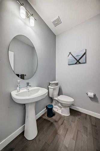 2-310 12 Avenue Ne, Calgary, AB - Indoor Photo Showing Bathroom