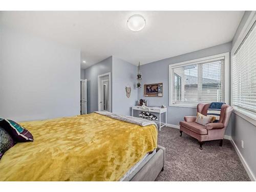 2-310 12 Avenue Ne, Calgary, AB - Indoor Photo Showing Bedroom