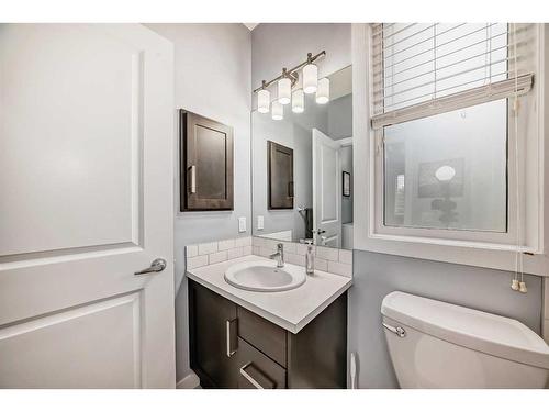 2-310 12 Avenue Ne, Calgary, AB - Indoor Photo Showing Bathroom