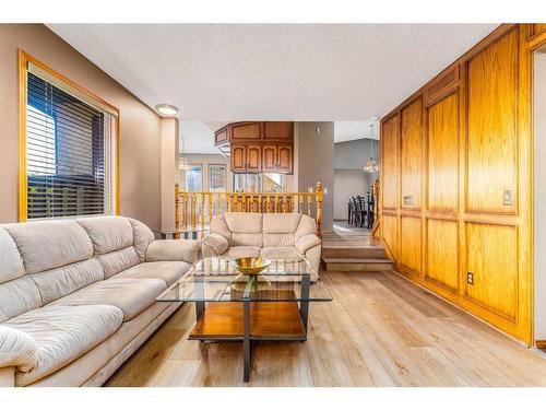 60 Patterson Hill Sw, Calgary, AB - Indoor Photo Showing Living Room