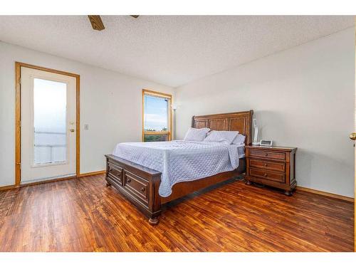 60 Patterson Hill Sw, Calgary, AB - Indoor Photo Showing Bedroom