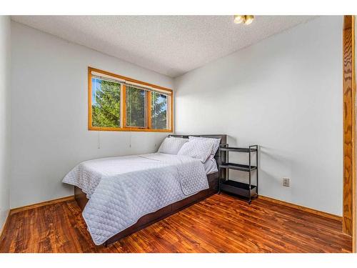 60 Patterson Hill Sw, Calgary, AB - Indoor Photo Showing Bedroom