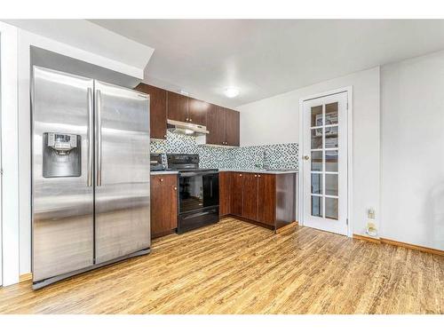 60 Patterson Hill Sw, Calgary, AB - Indoor Photo Showing Kitchen