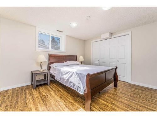 60 Patterson Hill Sw, Calgary, AB - Indoor Photo Showing Bedroom