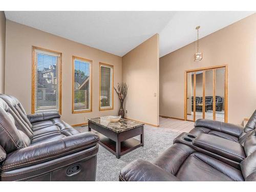 60 Patterson Hill Sw, Calgary, AB - Indoor Photo Showing Living Room