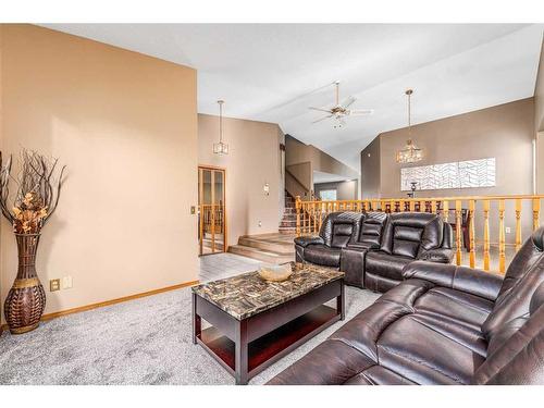 60 Patterson Hill Sw, Calgary, AB - Indoor Photo Showing Living Room