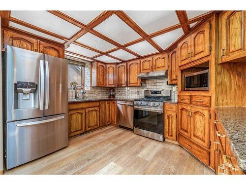 60 Patterson Hill Sw, Calgary, AB - Indoor Photo Showing Kitchen