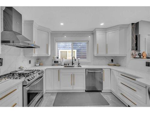 7030 Temple Drive Ne, Calgary, AB - Indoor Photo Showing Kitchen With Upgraded Kitchen