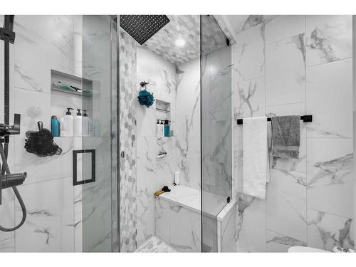 7030 Temple Drive Ne, Calgary, AB - Indoor Photo Showing Bathroom