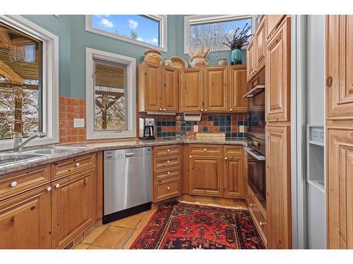 1115 16A Street Nw, Calgary, AB - Indoor Photo Showing Kitchen With Double Sink