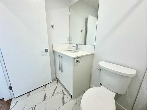 2220-395 Skyview Parkway Ne, Calgary, AB - Indoor Photo Showing Bathroom