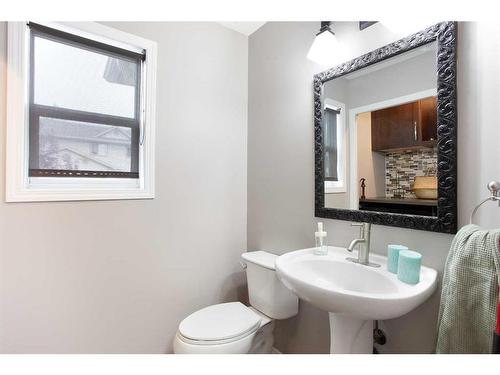 90 Country Hills Cove Nw, Calgary, AB - Indoor Photo Showing Bathroom