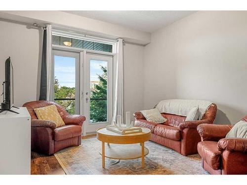 209-201 20 Avenue Ne, Calgary, AB - Indoor Photo Showing Living Room