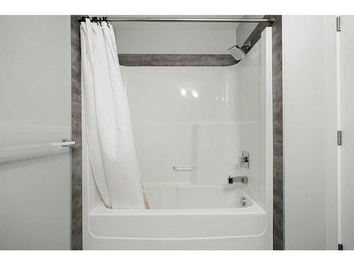 209-201 20 Avenue Ne, Calgary, AB - Indoor Photo Showing Bathroom