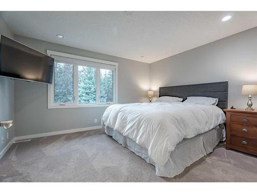 3727 37 Street Nw, Calgary, AB - Indoor Photo Showing Bedroom