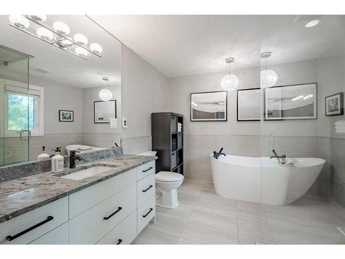 3727 37 Street Nw, Calgary, AB - Indoor Photo Showing Bathroom