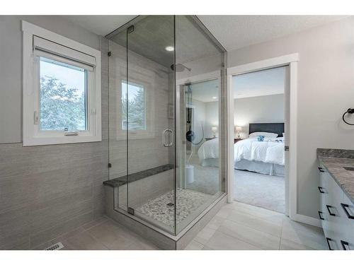 3727 37 Street Nw, Calgary, AB - Indoor Photo Showing Bathroom