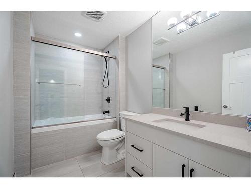 3727 37 Street Nw, Calgary, AB - Indoor Photo Showing Bathroom